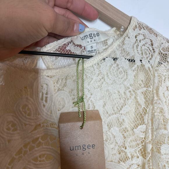 NEW UMGEE Floral Lace Top Women's Size Small Cream Crochet Ruffle 3/4 Sleeve - Picture 8 of 9